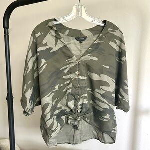 NWOT Express Camouflage Tie-front top-short sleeves-sz S/P-runs large